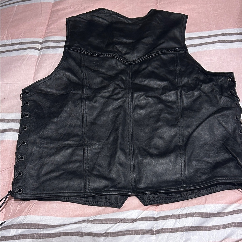 Men's Black Leather Vest - Picture 7 of 11